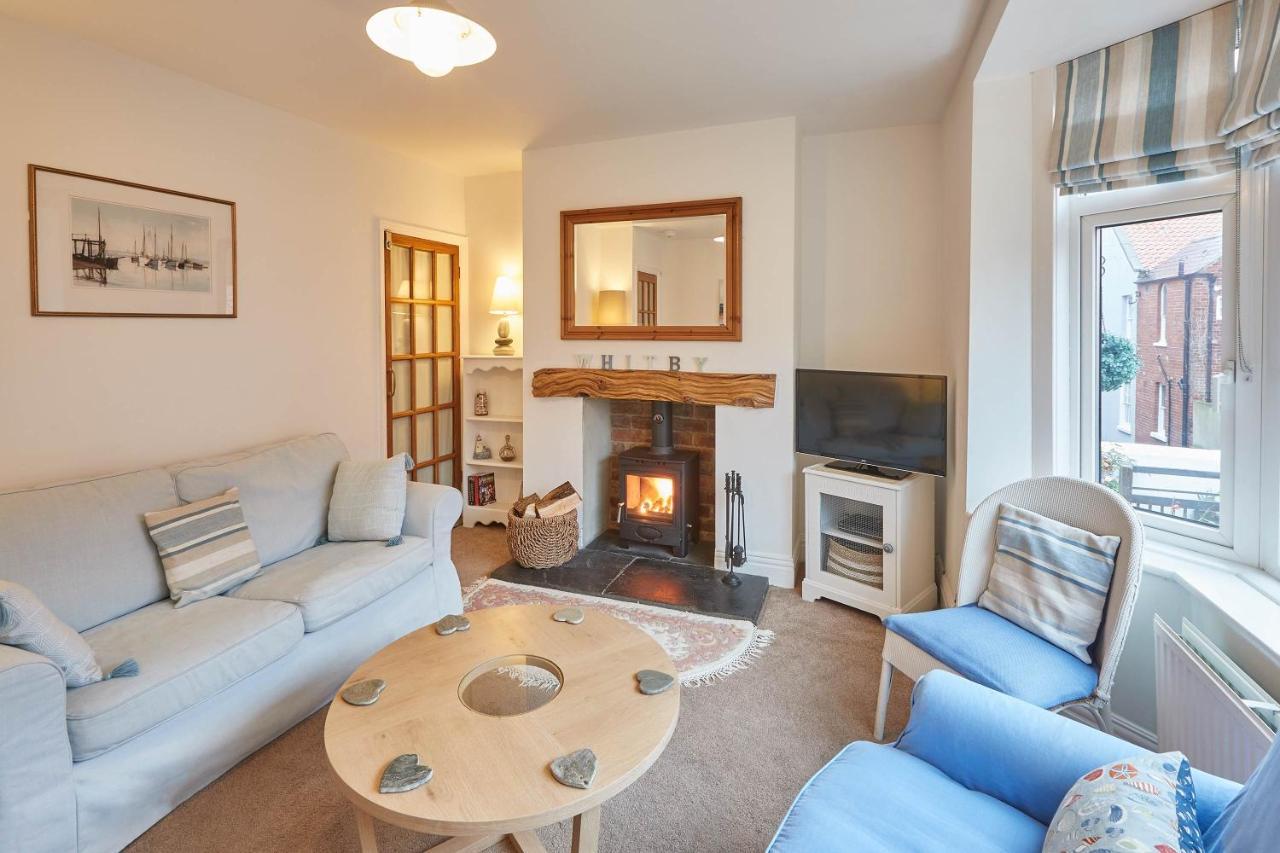 Host & Stay - Tenby Cottage Whitby Exterior photo