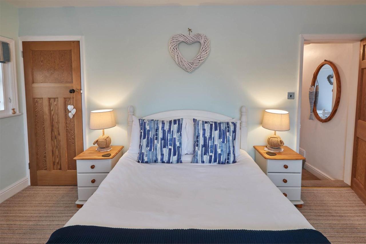 Host & Stay - Tenby Cottage Whitby Exterior photo