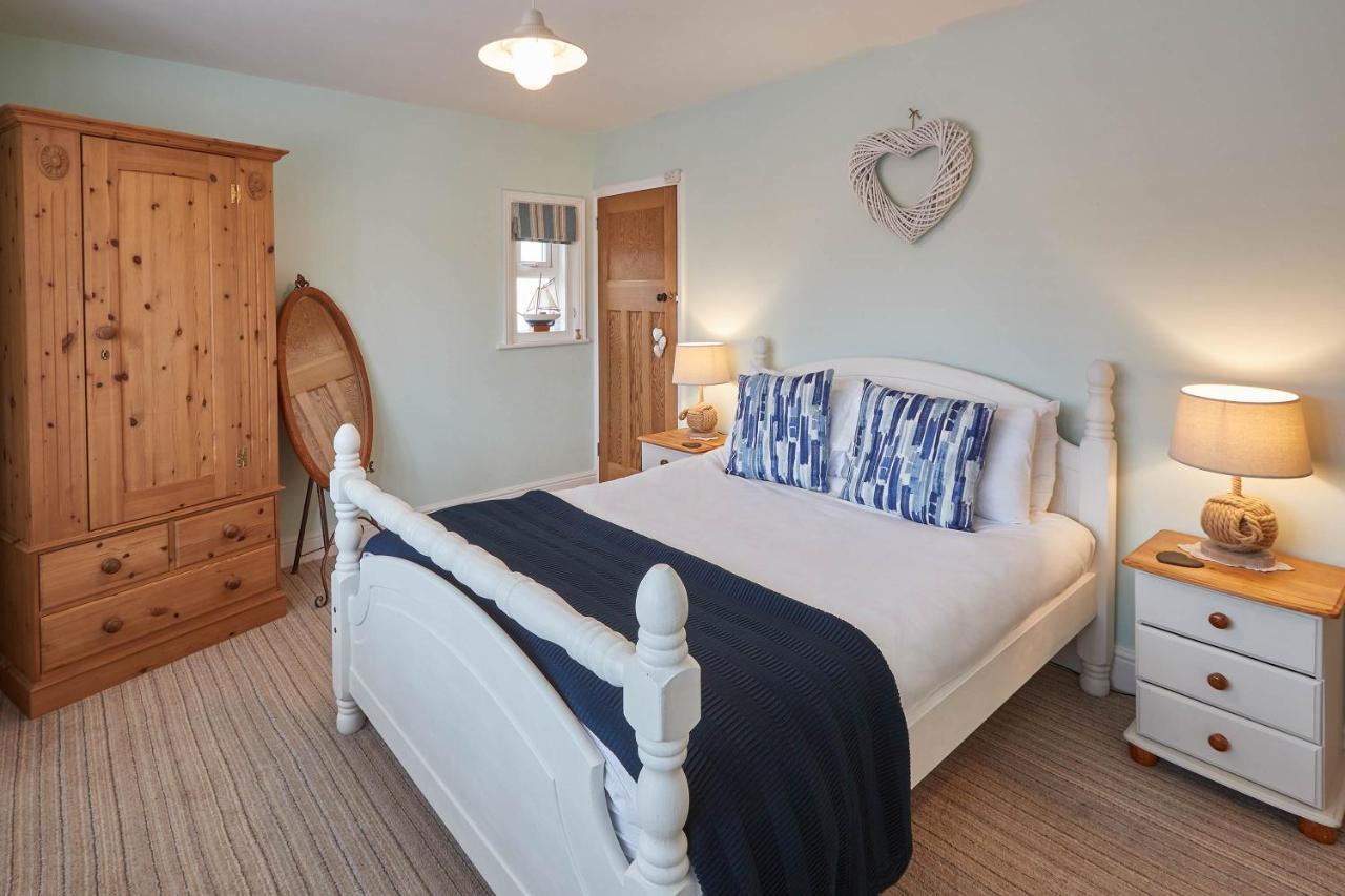 Host & Stay - Tenby Cottage Whitby Exterior photo